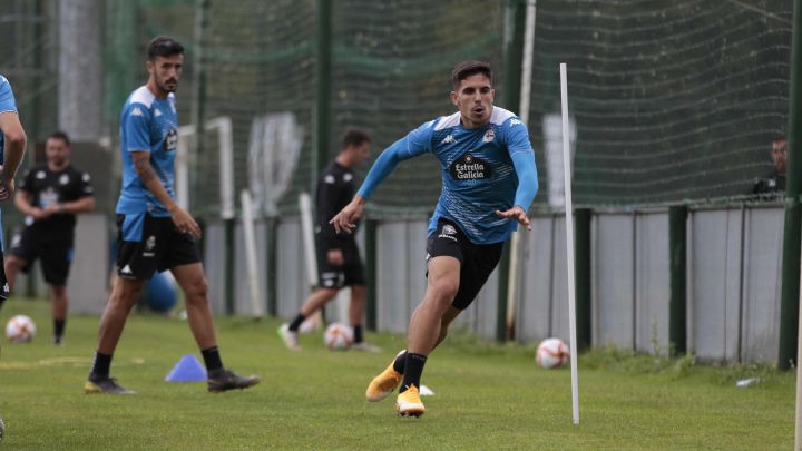 Víctor García, renciente centenario, en un entrenamiento del Deportivo.