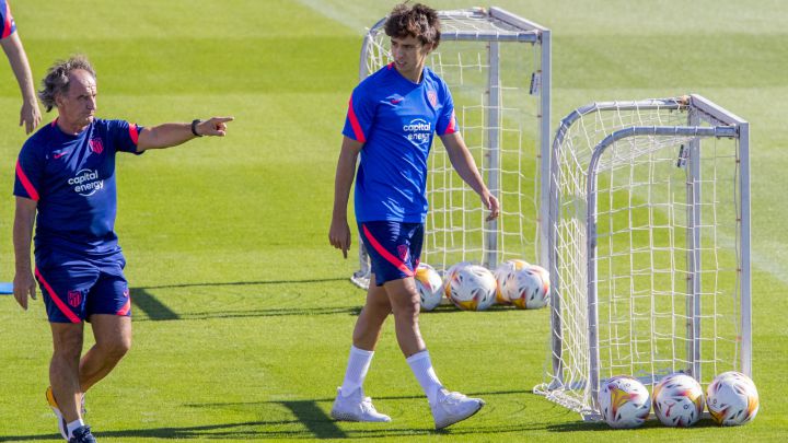 Griezmann duda entre Griezmann y João Félix.