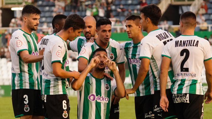 El Racing exhibe pegada ante un Talavera valiente