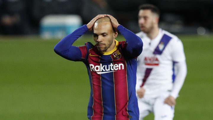 Martin Braithwaite se lamenta por una ocasión fallada con el FC Barcelona ante la SD Eibar.