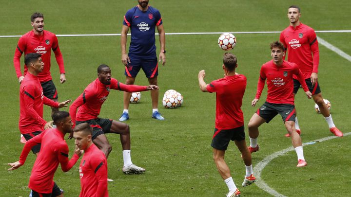Los jugadores del Atlético durante el entrenamiento.