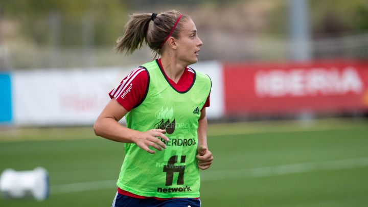 "Las jóvenes son muchísimo mejor que yo cuando llegué a la Selección hace 9 años..."