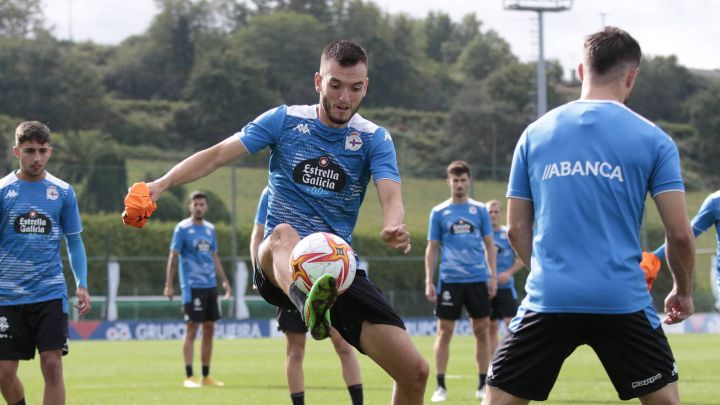 Adrián Lapeña, en un entrenamiento del Deportivo.