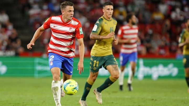 Santiago Arias volvió a jugar un partido oficial.