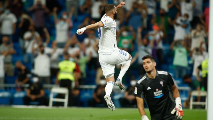 Karim Benzema celebra un gol tras batir a Matías Dituro en el partido entre el Real Madrid y el Celta.