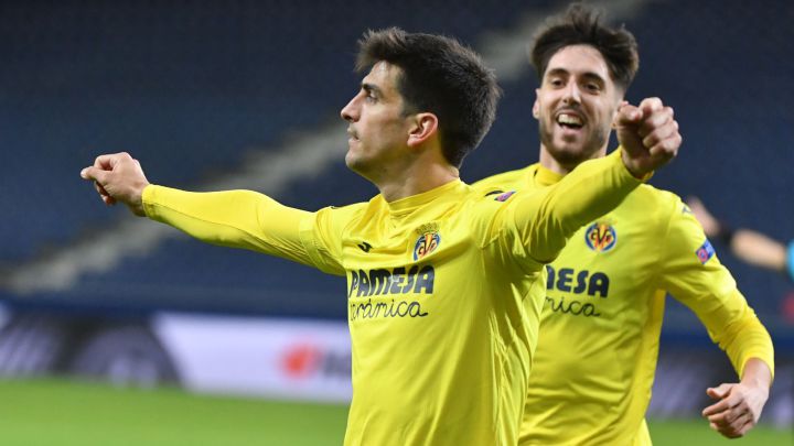 Gerard Moreno (izquierda) celebra con Fer Niño el gol de este ante el Salzburgo este jueves en el Red Bull Arena.