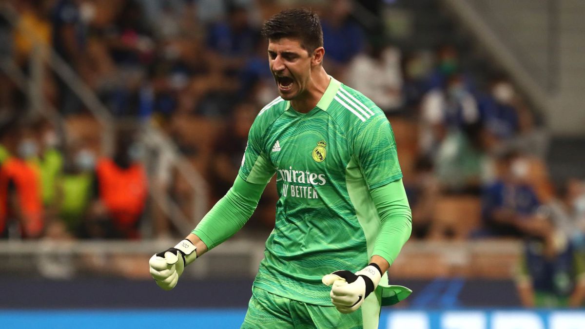 Thibaut Courtois celebra el gol de Rodrygo que dio la victoria al Real Madrid en su partido contra el Inter de Milán de la primera jornada de la fase de grupos de la Champions.