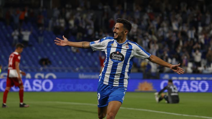 Alberto Quiles celebra un gol con el Deportivo ante el Celta B.