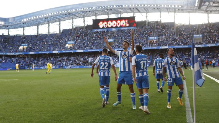 Quiles, celebran su gol ante el Badajoz (1-0).