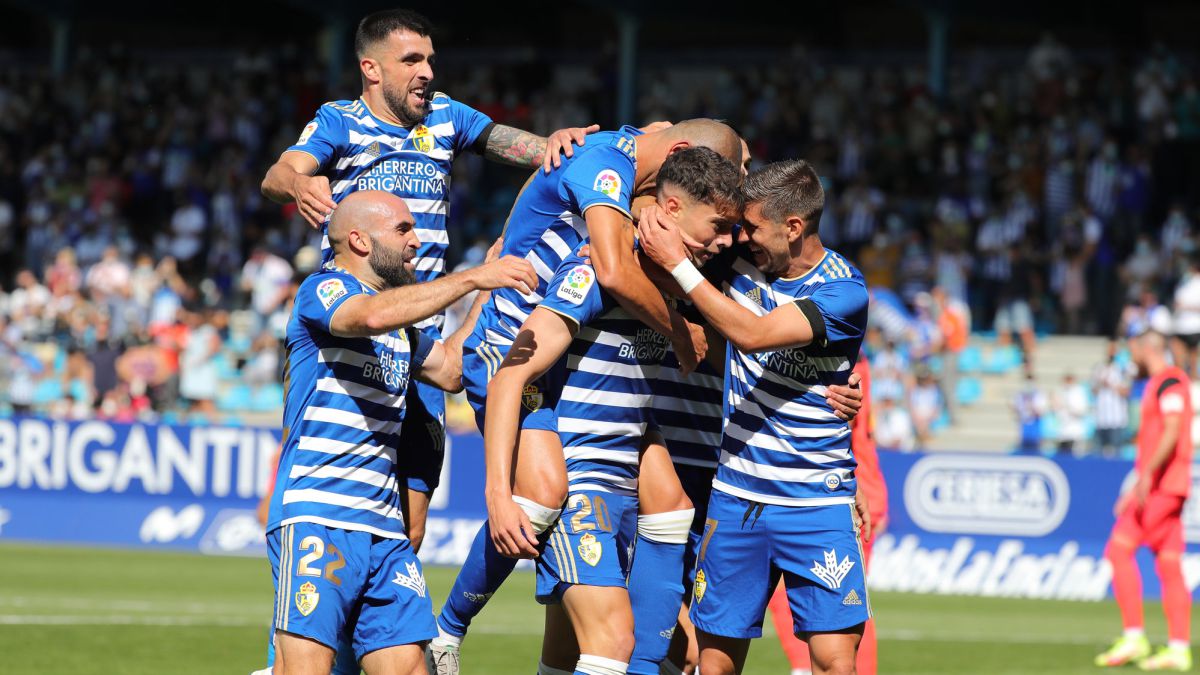 La Ponferradina se consolida como líder en su centenario