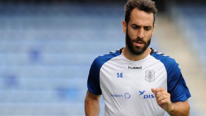 Carlos Ruiz, jugador del CD Tenerife, durante un entrenamiento.