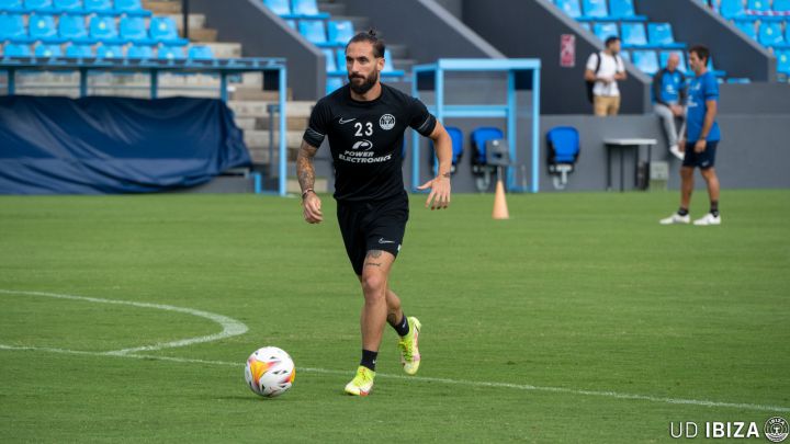 Miguel Ángel Garrido Cifuentes, Cifu, durante un entrenamiento con la UD Ibiza.