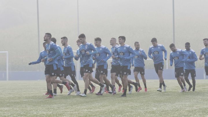 La plantilla del Deportivo, en el último entrenamiento antes de viajar a Irún.