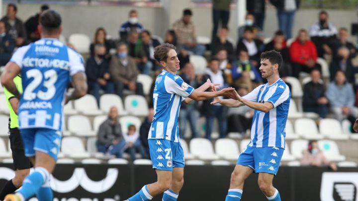 Jaime felicita a Noel tras su gol ante el Real Unión.