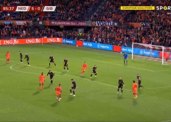 El Barça se frota las manos con esto: Depay manejando el tiempo en la Holanda del 'tiki-taka'