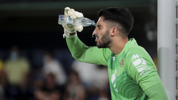 Aunque niega "rotaciones", el técnico ha alternado a Rui Silva y Bravo cada 360 minutos. El portugués encaja menos, el chileno logró una portería a cero.