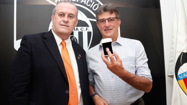 Las Peñas inauguran su nueva sede con Kempes como padrino