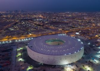 Xavi y James inauguran el espectacular quinto estadio de Qatar