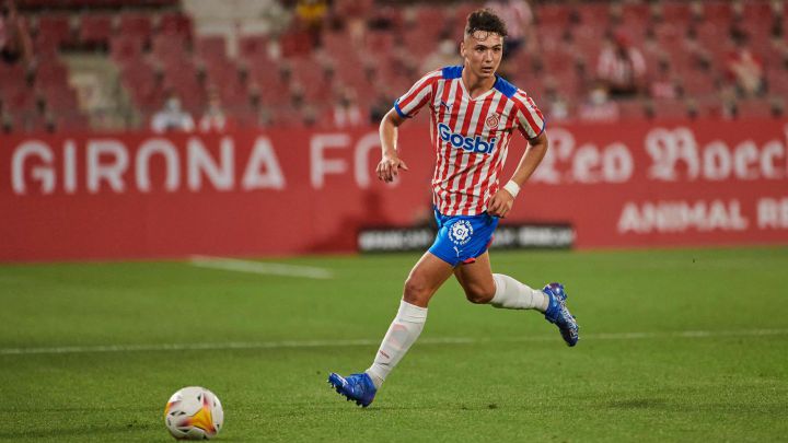 Arnau Martínez durante un partido con el Girona.