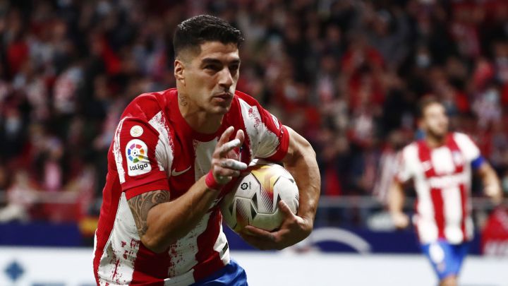 Luis Suárez celebra su segundo gol en el Atlético-Real Sociedad