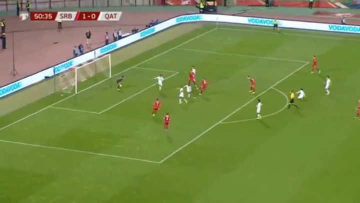 Es salir del Madrid y las porterías son de rugby: el gol que recuerda al Jovic de los 60 'kilos'
