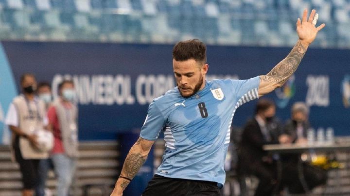 Nahitan Nández, inagotable para Uruguay