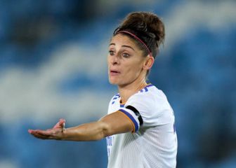 Asllani anota bajo la nieve