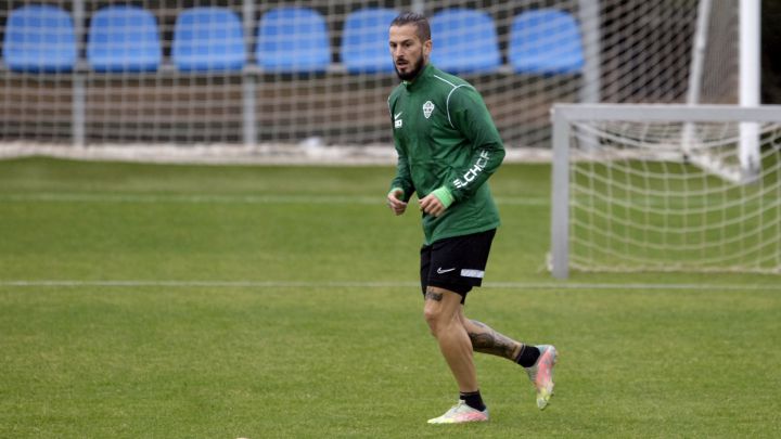 La salida de Benedetto condiciona el mercado del Elche