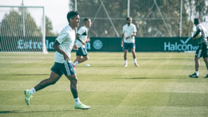 Renato Tapia durante un entrenamiento con el Celta