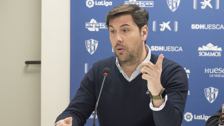 Rubén García, director deportivo de la SD Huesca durante una rueda de prensa.