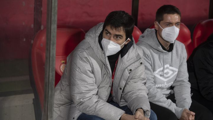 Iraola, junto a su segundo Unai Mendia.