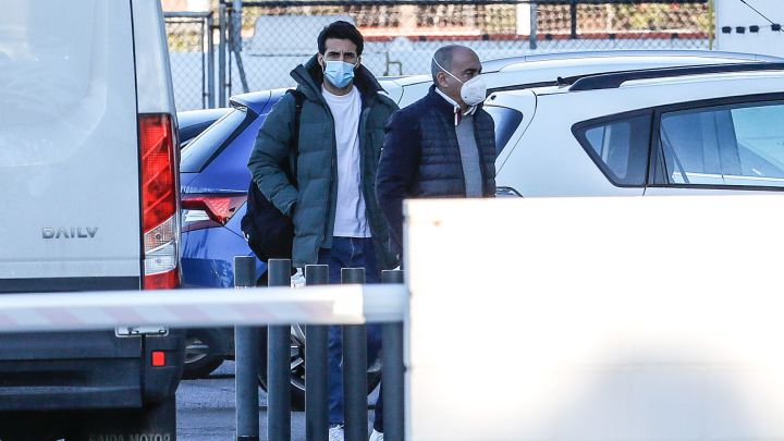Eray Cömert llega este jueves a la Ciudad Deportiva de Paterna para realizar su primer entrenamiento a las órdenes de Bordalás.