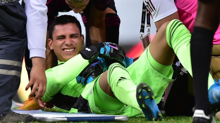 Luis Malagón sale lesionado y fue trasladado al hospital
