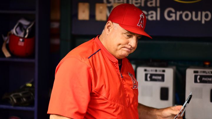 Mike Scioscia con los Angels