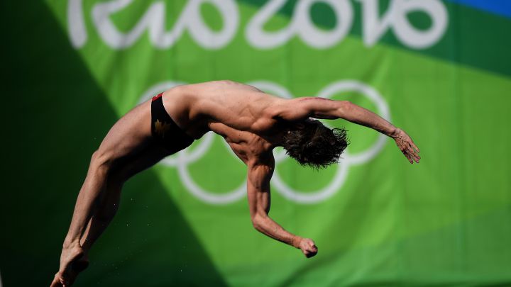 Un clavadista realiza una ejecución durante Río 2016