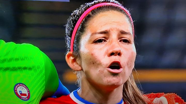 El emotivo momento de la Roja en el himno: una figura lloró