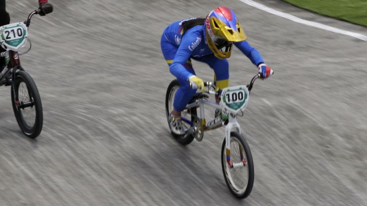 Mariana Pajón, Vincent Pelluard y Carlos Ramírez avanzan a semifinales del BMX en Tokio 2020.