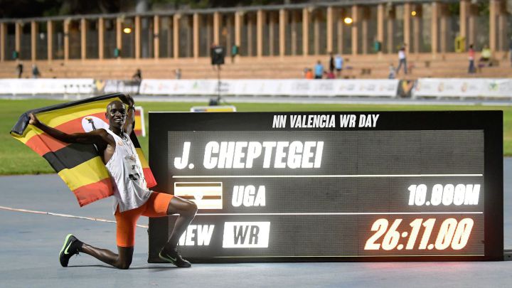 Joshua Cheptegei, récord del mundo de los 10.000m lisos