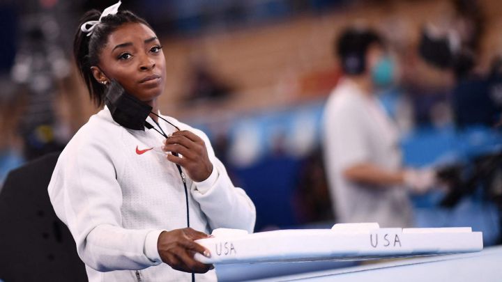 Simone Biles también renuncia a las finales de salto y barras