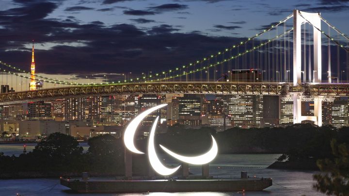 Los Agitos iluminan la noche de Tokio.