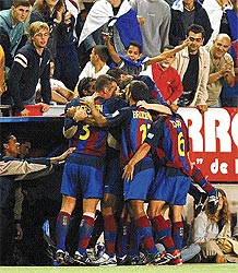 Ronaldinho rescató al Barcelona