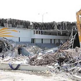 Cae el Raimundo Saporta y con él un santuario del baloncesto Cae el Raimundo Saporta y con él un santuario del baloncesto