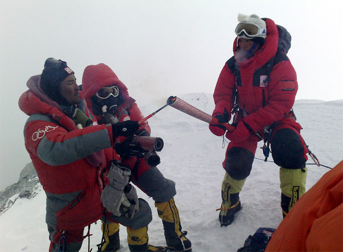 Una tibetana de 19 años lleva la antorcha al Everest