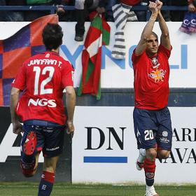 Osasuna acaricia la permanencia con los goles de Aranda y Vadocz Osasuna acaricia la permanencia con los goles de Aranda y Vadocz