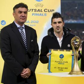 La mano inocente de Villa eligió como rival culé al Sporting luso La mano inocente de Villa eligió como rival culé al Sporting luso