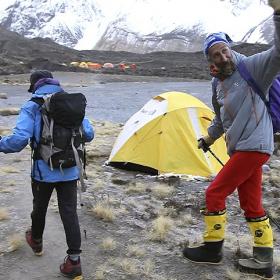 En el campo 2 en su primer día camino hacia la cumbre del Annapurna En el campo 2 en su primer día camino hacia la cumbre del Annapurna
