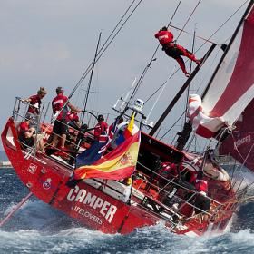 El 'Groupama' amenaza el liderato del 'Telefónica' El 'Groupama' amenaza el liderato del 'Telefónica'