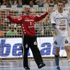 Omeyer y la dureza del Kiel frenaron al Atlético Omeyer y la dureza del Kiel frenaron al Atlético