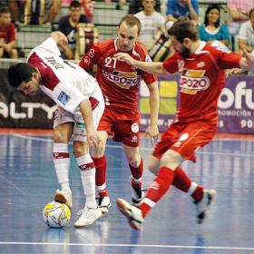 ElPozo se clasifica para la final tras ganar al Caja Segovia ElPozo se clasifica para la final tras ganar al Caja Segovia