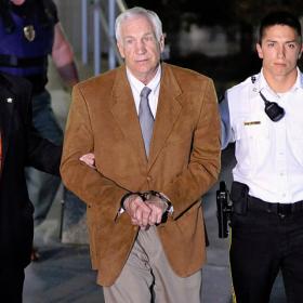 Sandusky entra en prisión por 45 cargos de abuso sexual Sandusky entra en prisión por 45 cargos de abuso sexual